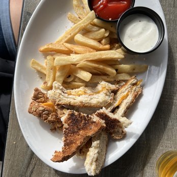 State 48 Rock House - Fries that were not cooked very well. A grilled cheese that was not very consistent on its grilling with a single slice of cheese. - Breweries Near Me - Phoenix, Arizona State 48 Rock House - Fries that were not cooked very well. A grilled cheese that was not very consistent on its grilling with a single slice of cheese. - Breweries Near Me - Phoenix, Arizona