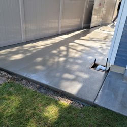 Circle C Concrete - Sidewalk to back yard.