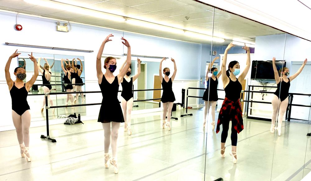 Prima Ballet School Logo