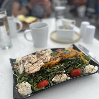 Belfre Kitchen - Peach and Burrata Salad with Chicken - Breakfast & Brunch Near Me - Delafield, Wisconsin