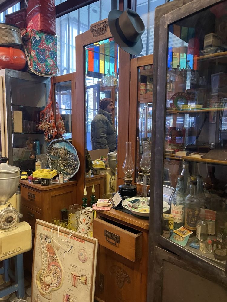 Büyülü Fener Eski Eşya Dükkanı