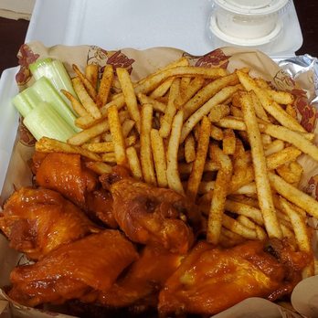 Wing Me Up - 1st time here food was really good I love that the wings are not small and big portions For sure I'm coming back - Fast Food Near Me - Van Nuys, California Wing Me Up - 1st time here food was really good I love that the wings are not small and big portions For sure I'm coming back - Fast Food Near Me - Van Nuys, California