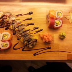 UMAMI - Philladelphia roll a Tuna&Salmon roll