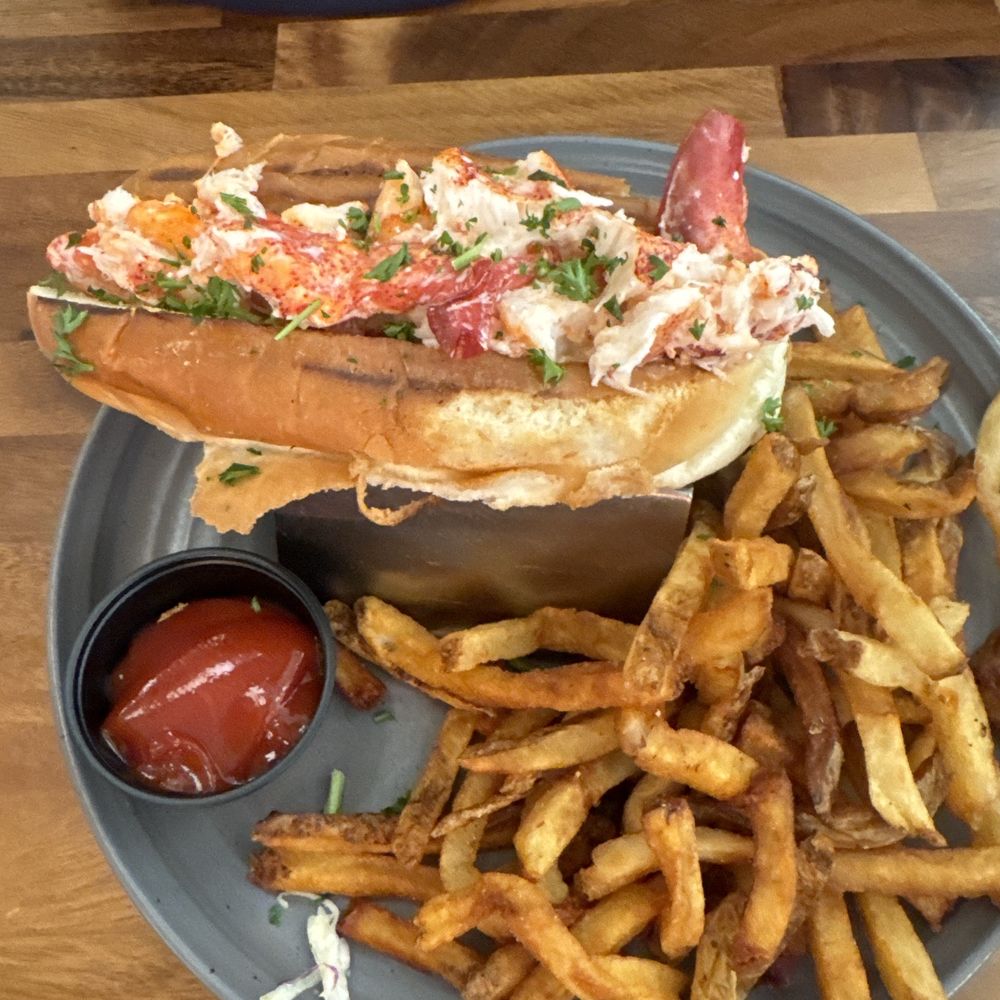 Center Square Grill - Lobster Roll - New American Near Me - East Longmeadow, Massachusetts
