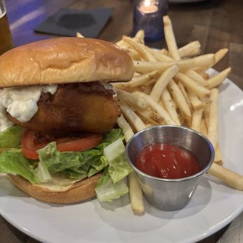 Hawk’s Nest Kitchen and Bar - Haddock sandwich - Bars Near Me - South Berwick, Maine Hawk’s Nest Kitchen and Bar - Haddock sandwich - Bars Near Me - South Berwick, Maine