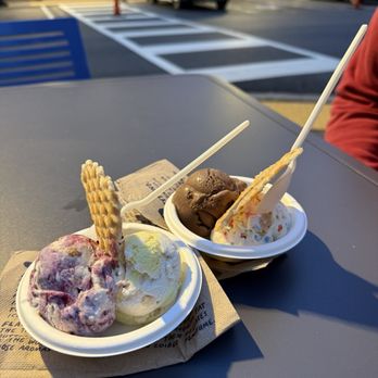 Jeni's Splendid Ice Creams - Brambleberry Crisp, Banana Cream Pudding Dairy-Free, Buttercream Birthday Cake and Darkest Chocolate Ice Cream. - Ice Cream & Frozen Yogurt Near Me - Pittsburgh, Pennsylvania