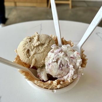 Jeni's Splendid Ice Creams - Coffee with Cream & Sugar, Brambleberry Crisp - Ice Cream & Frozen Yogurt Near Me - Mountain Brook, Alabama Jeni's Splendid Ice Creams - Coffee with Cream & Sugar, Brambleberry Crisp - Ice Cream & Frozen Yogurt Near Me - Mountain Brook, Alabama