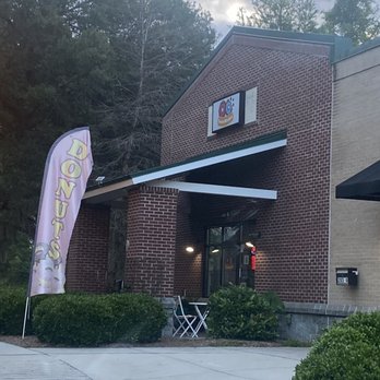DonutMakes - the outside of a donut shop - Cafes Near Me - Summerville, South Carolina DonutMakes - the outside of a donut shop - Cafes Near Me - Summerville, South Carolina
