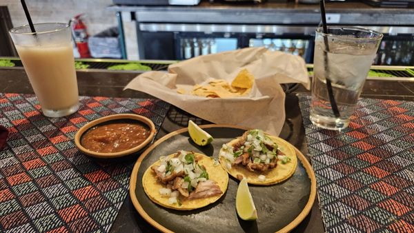 Uno Más Street Tacos + Spirits by null