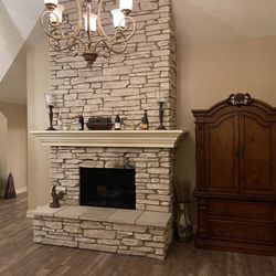 Roost Bed & Breakfast - Tv in armoire.