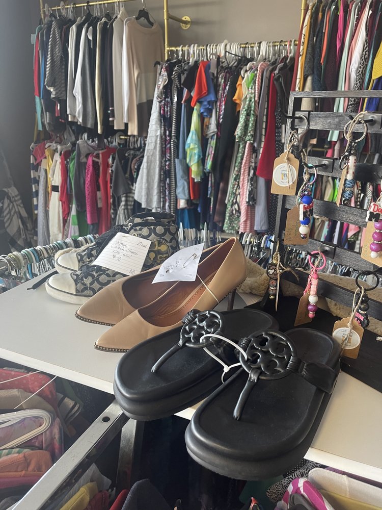 DAISY LANE BOUTIQUE Updated September 2024 10 Photos 728 S