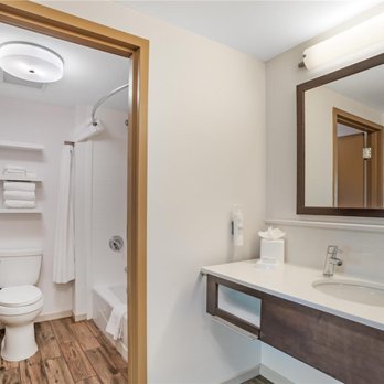 Hampton Inn & Suites Fort Mill - Guest room bath - Hotels Near Me - Fort Mill, South Carolina Hampton Inn & Suites Fort Mill - Guest room bath - Hotels Near Me - Fort Mill, South Carolina