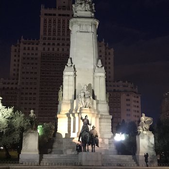 Plaza de España - Local Flavor Near Me - Madrid, M