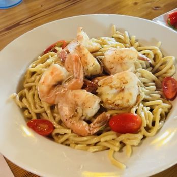 Hook & Reel Cajun Seafood & Bar - Seafood Near Me - Sacramento, California