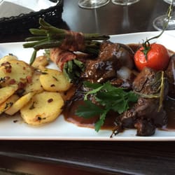 Limoncello - Geschmorte Lammkeule mit Bohnen und Bratkartoffeln