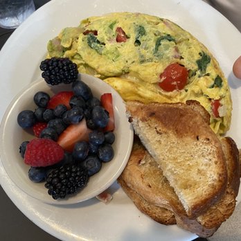 The Daily Paper - Organic omelette - Breakfast & Brunch Near Me - Hyannis, Massachusetts
