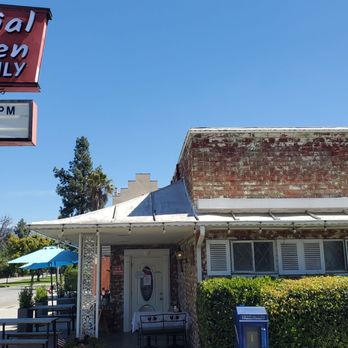Colonial Kitchen - I always passed by, but not today. A Monday at 11 am. - Breakfast & Brunch Near Me - San Marino, California