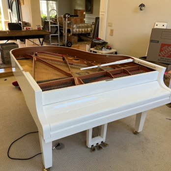 Everest Moving & Storage - Grand piano - Movers Near Me Everest Moving & Storage - Grand piano - Movers Near Me