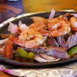 Los Vega mexican restaurant - Beef fajitas with shrimp's