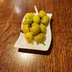 Le Cambridge - Complimentary olives