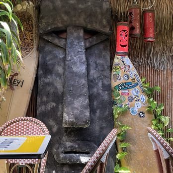 Arnold's Beach Bar & Grill - Dive Bars Near Me - Honolulu, Hawaii