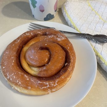 Donut Star - Giant cinnamon roll - Donuts Near Me - Escondido, California