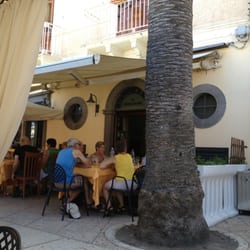 Al Pescatore - The main entrance. Much of the dining is outside though.