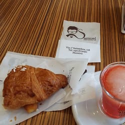 Bar Samuel - strawberry granita with croissant
