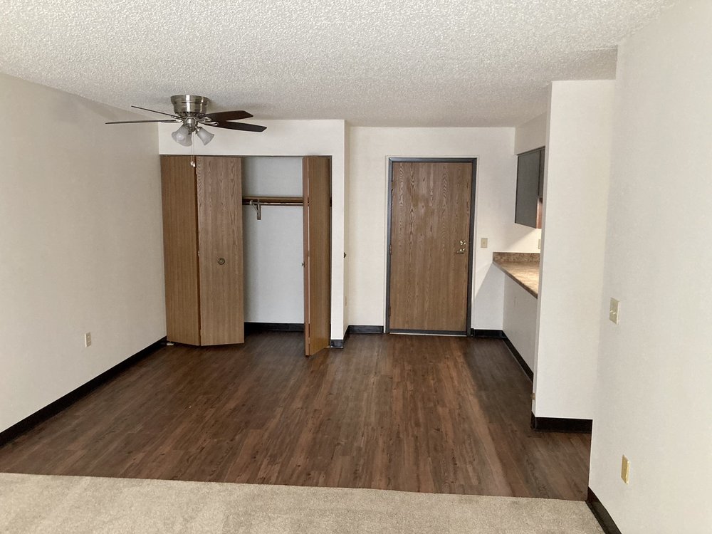 WILLIAMSTOWN BAY APARTMENTS Updated October 2024 168 Photos 3400 E Ramsey Ave, Cudahy