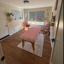 Everglow Electrolysis - Room was inviting and so cute