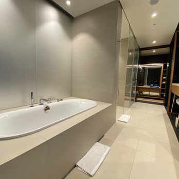 Andaz Munich Schwabinger Tor - Huge bath - Hotels Near Me - Munich, BY