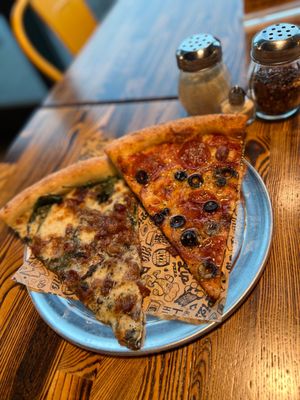 Fat Lip Pizza & Beer by null