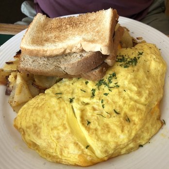 The Frog Pond - Ham and cheese omelet - Breakfast & Brunch Near Me - St Pete Beach, Florida