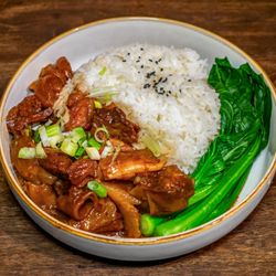 Nom Nom Bistro