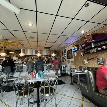 Buddy's Diner - Busy yet airy. It was full most of our time there. - Diners Near Me - Eugene, Oregon