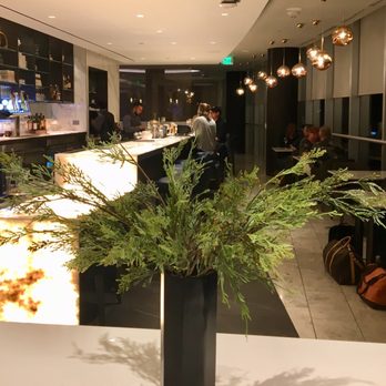 United Polaris Lounge - Bar area - Airport Lounges Near Me - Houston, Texas