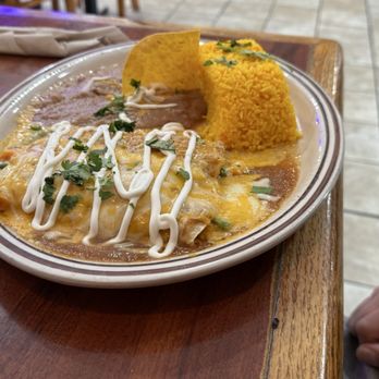 Mi Casa Restaurant - Vegetarian red sauce enchiladas - Mexican Near Me - Mount Pocono, Pennsylvania
