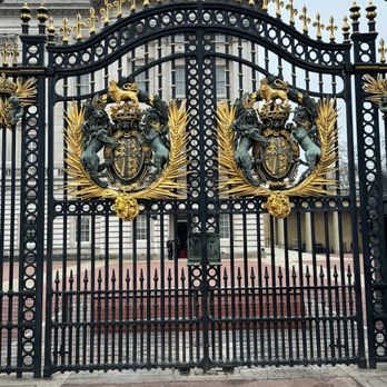Buckingham Palace - Landmarks & Historical Buildings Near Me - London, XGL