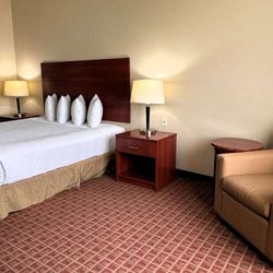 Ramada by Wyndham College Station - Guest room