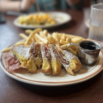 Eat'n Park Restaurant - Monte Cristo Sandwich - American Near Me - Burbank, California Eat'n Park Restaurant - Monte Cristo Sandwich - American Near Me - Burbank, California