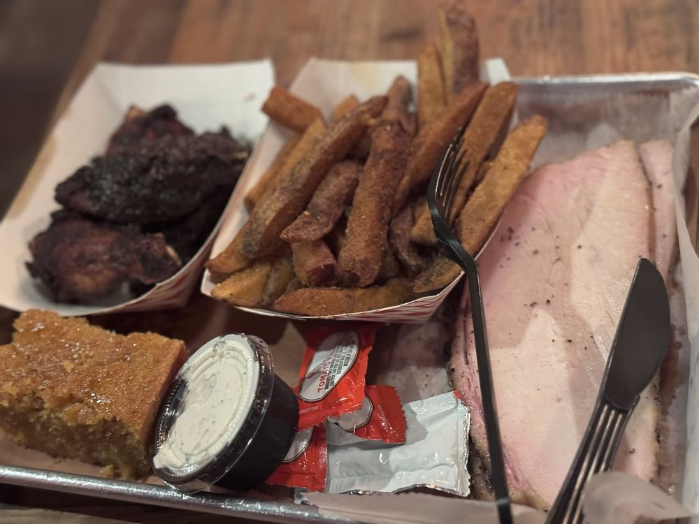 Food from Hudson Smokehouse