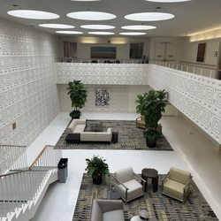 Community Hospital of the Monterey Peninsula - Nice internal architecture and look at the natural light from the top