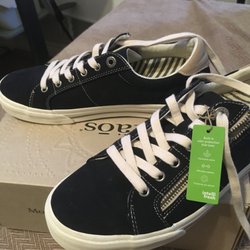 Brand Name Shoe Warehouse