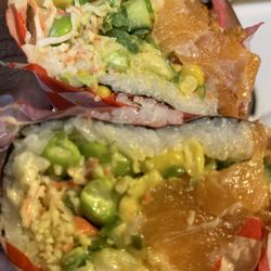 Poke barrito. Half and half. 17$