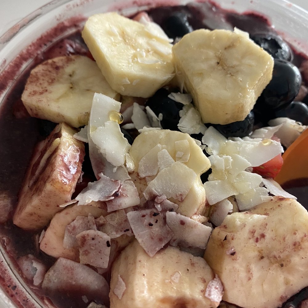 Gross açaí bowl that came with what was NOT bananas Gross açaí bowl that came with what was NOT bananas
