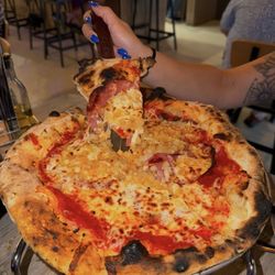 Sogna Napoli Trattoria & Pizzeria - Diavola pizza