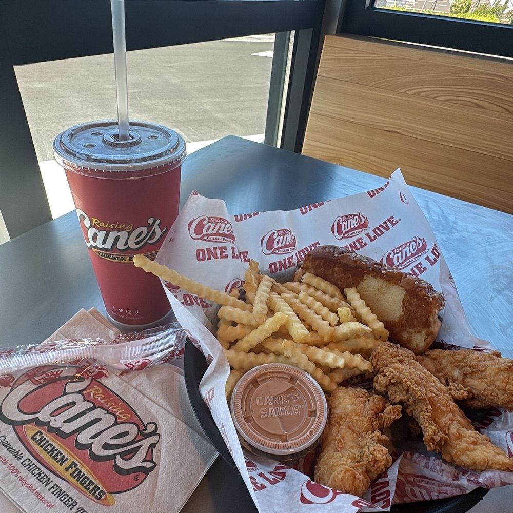 Raising Canes - 3 Finger Combo - Fast Food Near Me - Lutz, Florida Raising Canes - 3 Finger Combo - Fast Food Near Me - Lutz, Florida