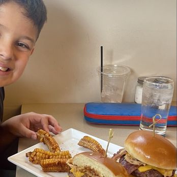 Stagecoach Smokehouse - Bbq bacon burger - Steakhouses Near Me - Sedona, Arizona