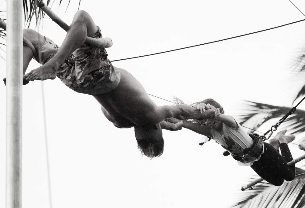 Hamptons Trapeze Logo