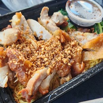 Bo’s Kitchen - Garlic Chicken over Egg Noodles - Chicken Wings Near Me - Honolulu, Hawaii Bo’s Kitchen - Garlic Chicken over Egg Noodles - Chicken Wings Near Me - Honolulu, Hawaii